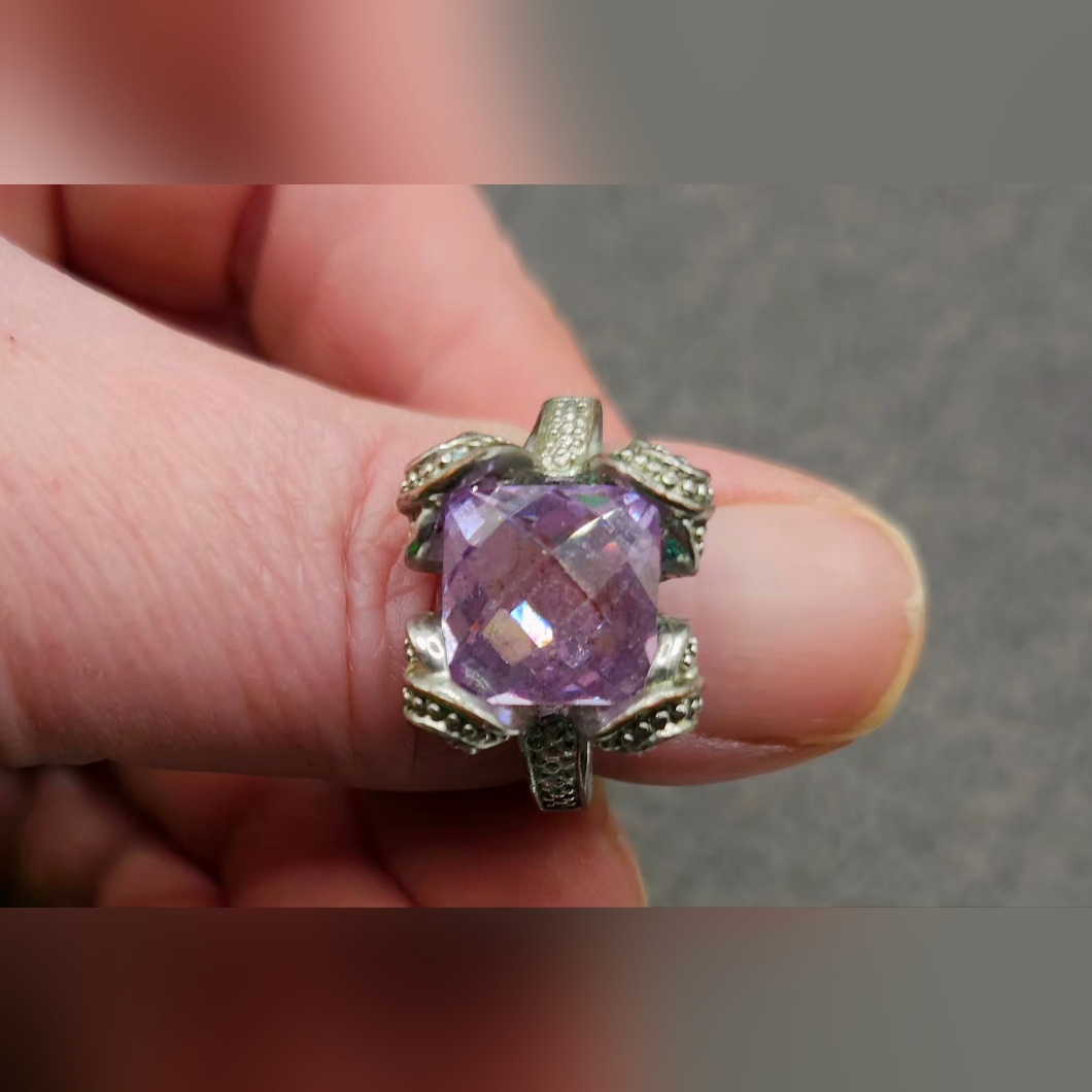 Elegant Silver And Amethyst Gemstone Ring Size 7 15$